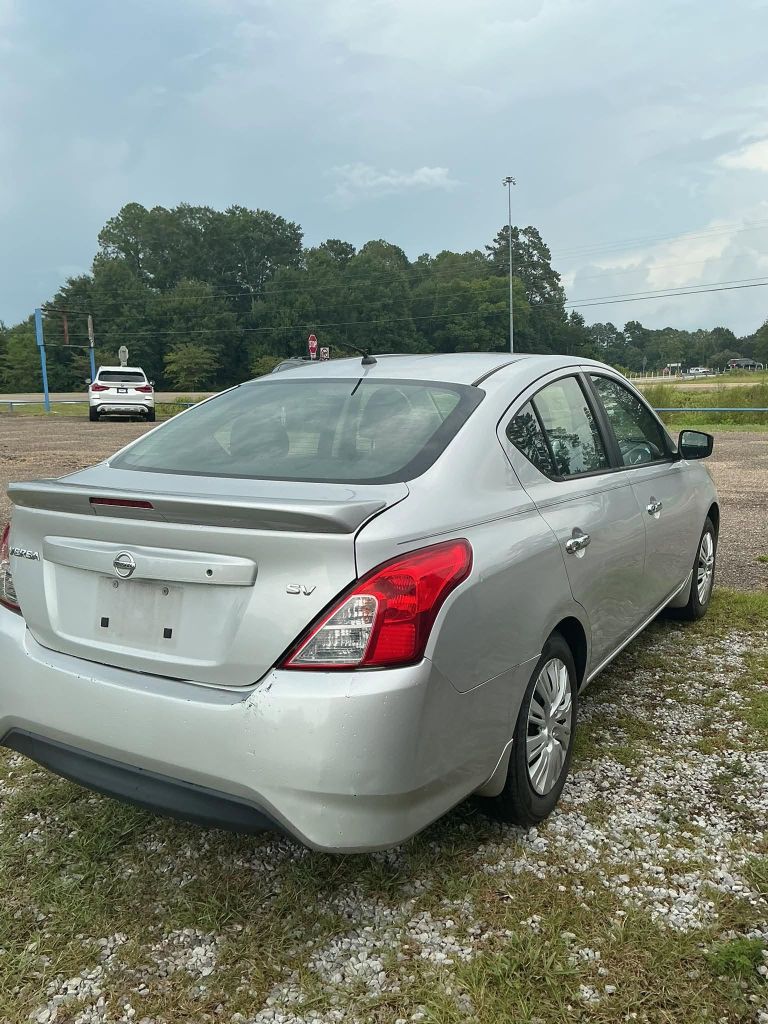 2017 Nissan Versa Sedan SV - Photo 6