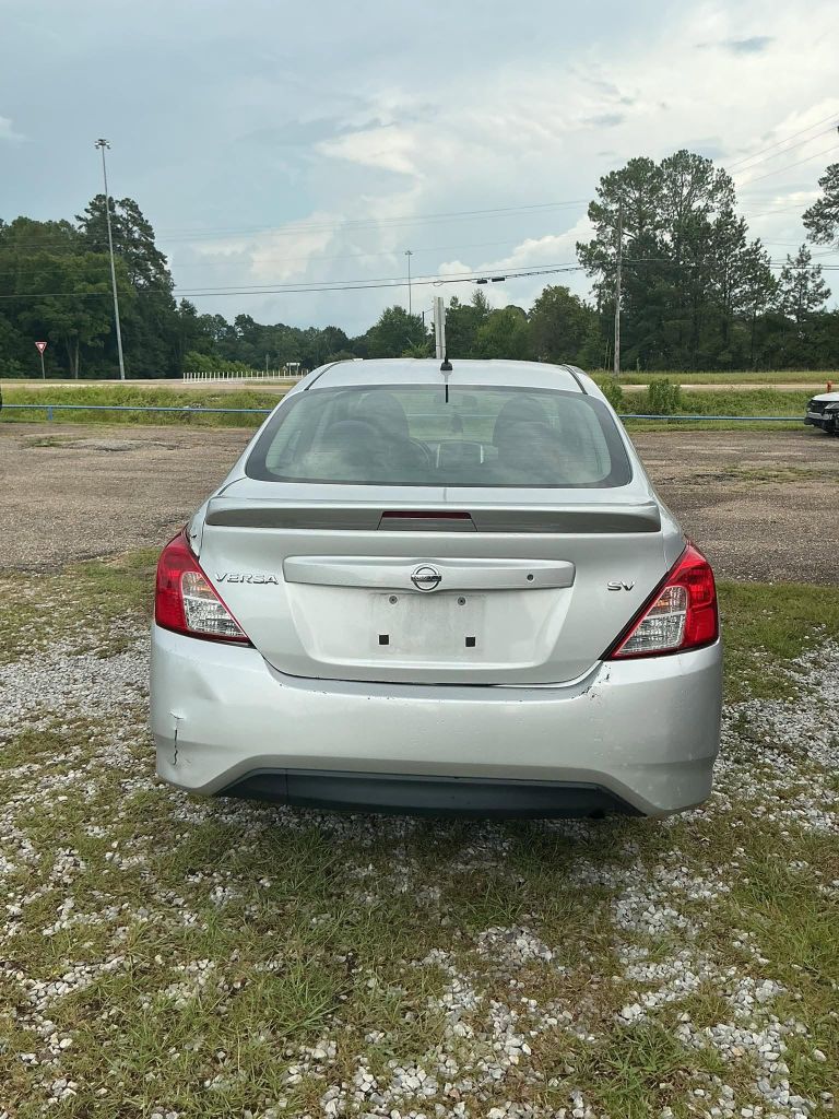 2017 Nissan Versa Sedan SV - Photo 7